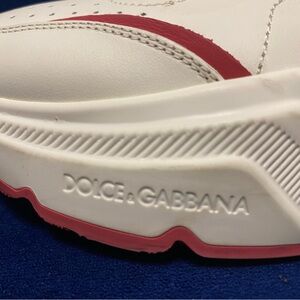 I purchased these shoes for $695 and willing to sell them for 300$ or 250$